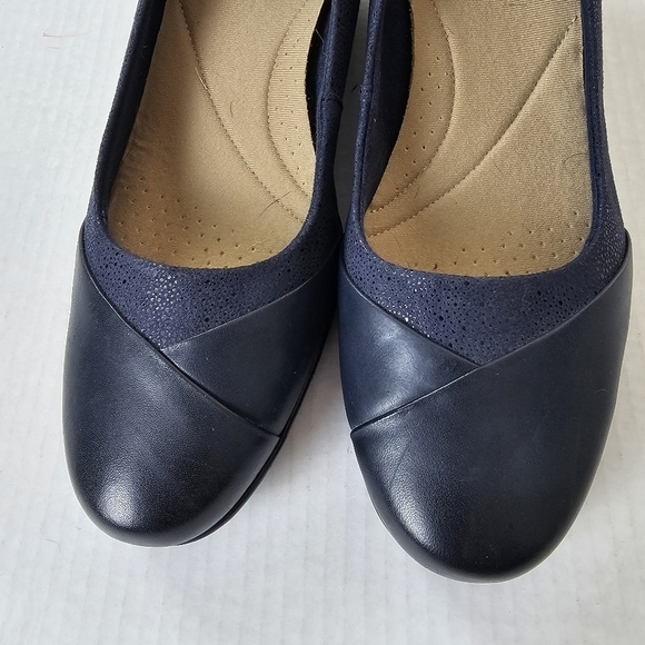 Clarks Emily Alexa Pumps Navy Blue Leather Slip-On Heels Size 12 Comfort Shoes - Picture 4 of 11